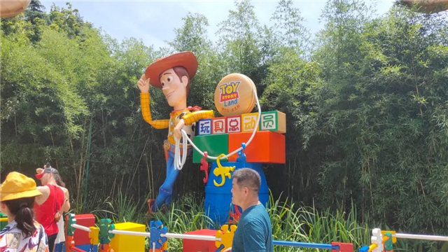 暑假全家總動員,金帝集成灶幸運客戶暢游上海迪士尼 !  暑假全家總動員,金帝集成灶幸運客戶暢游上海迪士尼 !