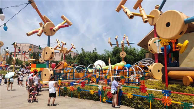 暑假全家總動員,金帝集成灶幸運客戶暢游上海迪士尼 !  暑假全家總動員,金帝集成灶幸運客戶暢游上海迪士尼 !