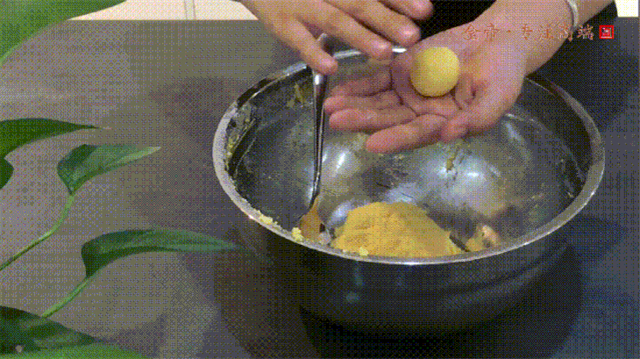【金帝御食記】黃金椰絲球 【金帝御食記】黃金椰絲球