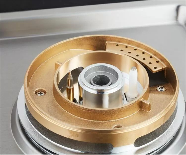 《中餐廳》第三季 黃曉明21天哭了3回,關心廚房安全尤為重要 《中餐廳》第三季 黃曉明21天哭了3回,關心廚房安全尤為重要